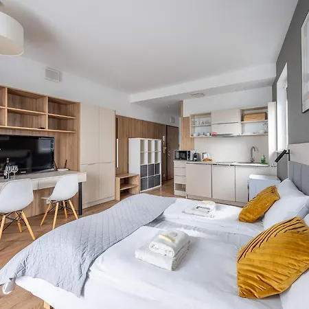 アパートホテル Break Wolska ワルシャワ